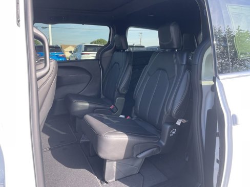 New 2026 Chrysler Pacifica Select image 27