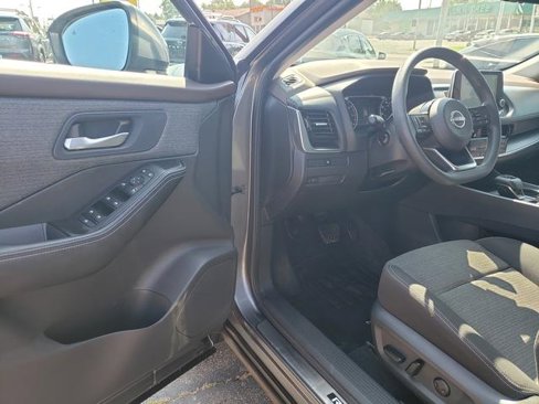 Used 2023 Nissan Rogue SV image 12