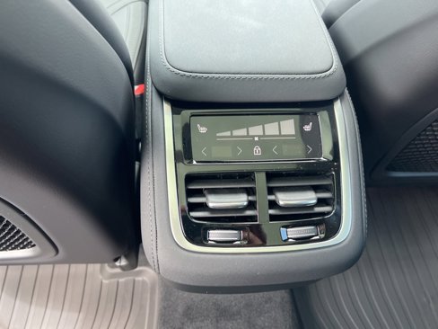 New 2026 Volvo XC90 B6 Plus w/ Protection Package Premier image 28