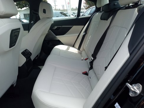 Used 2024 BMW i5 eDrive40i w/ Premium Package image 21