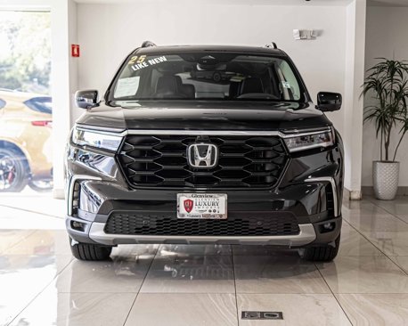 Used 2025 Honda Pilot Elite image 2