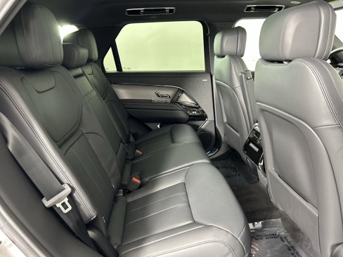 Used 2025 Land Rover Range Rover Sport SE image 31