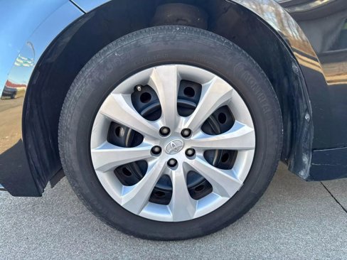 Used 2021 Toyota Corolla LE image 11