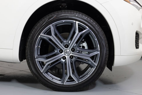 New 2023 Maserati Levante GT image 17
