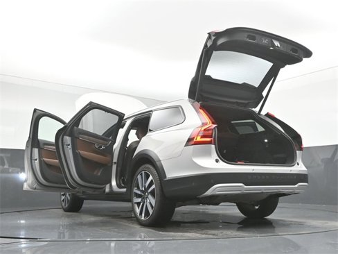 Used 2024 Volvo V90 B6 Cross Country Ultimate image 56