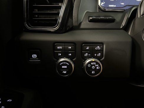 Used 2024 GMC Sierra 1500 AT4 w/ Technology Package image 37