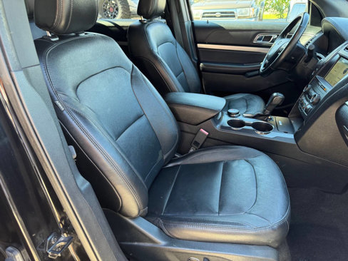 Used 2018 Ford Explorer XLT w/ Equipment Group 202A image 16