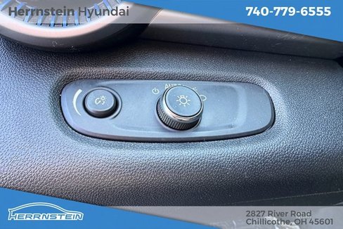 Used 2025 Chevrolet Trax LS w/ LS Convenience Package image 17