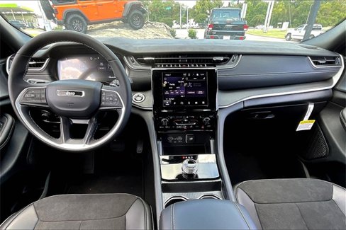 New 2025 Jeep Grand Cherokee L Altitude image 5