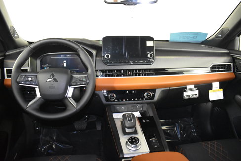 New 2025 Mitsubishi Outlander SEL image 11