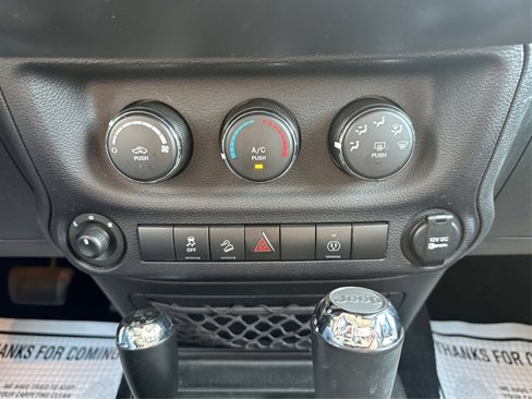 Used 2017 Jeep Wrangler Unlimited Rubicon w/ Connectivity Group image 33