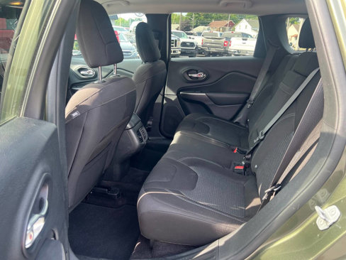Used 2019 Jeep Cherokee Latitude w/ Popular Appearance Group image 18