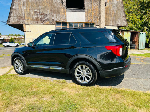 Used 2021 Ford Explorer XLT w/ Equipment Group 202A image 4