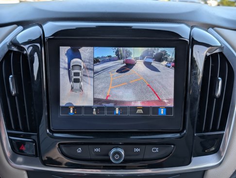Used 2022 Chevrolet Traverse LT w/ LT Premium Package image 3