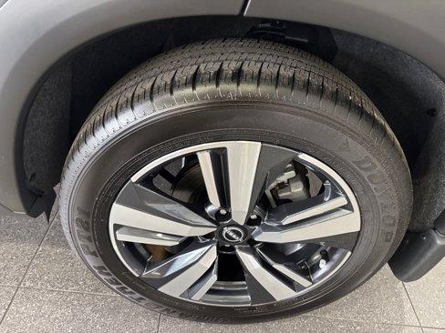 Used 2025 Nissan Rogue SL w/ SL Premium Package image 30