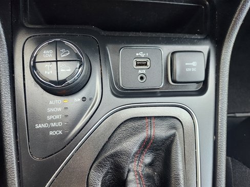 Used 2020 Jeep Cherokee Trailhawk w/ Cold Weather Group image 9