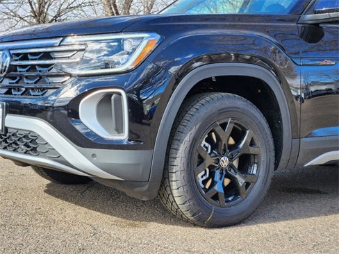 New 2025 Volkswagen Atlas Peak Edition SE image 8