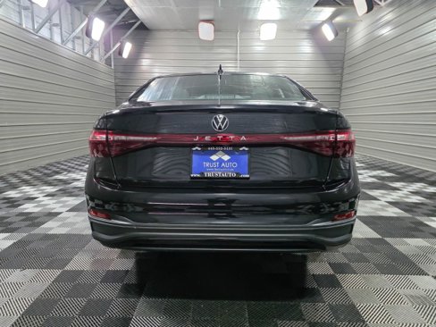 Used 2025 Volkswagen Jetta Sport image 6