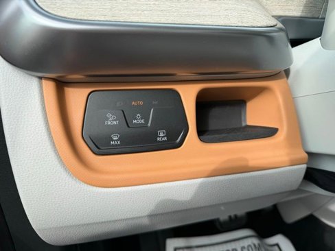 Used 2025 Volkswagen ID. Buzz 1st Edition image 11