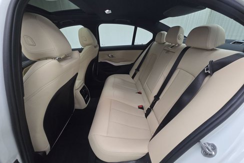 Certified 2025 BMW 330i xDrive Sedan w/ Convenience Package image 11