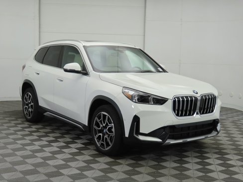 Used 2025 BMW X1 xDrive28i w/ Premium Package image 4