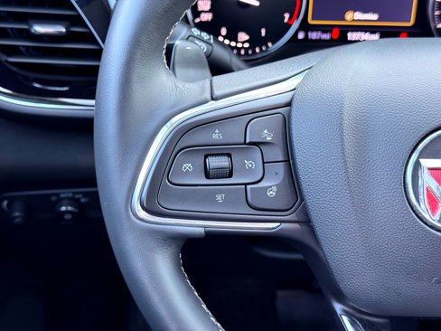 Used 2023 Buick Envision Avenir image 28