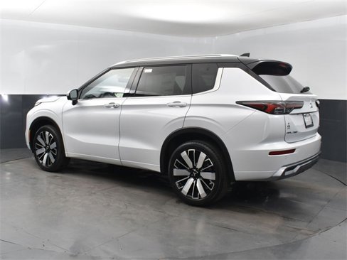 New 2025 Mitsubishi Outlander SEL image 2