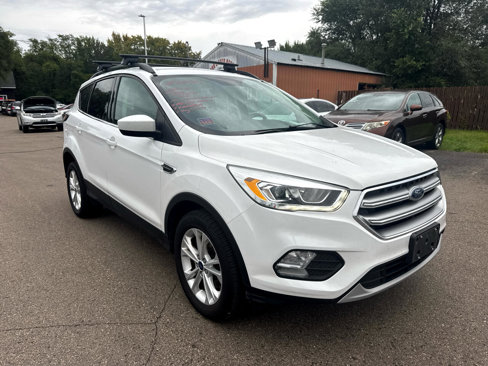 Used 2017 Ford Escape SE w/ Equipment Group 201A image 3