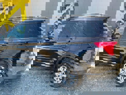 Used 2024 Ford Explorer XLT w/ Equipment Group 202A image 9