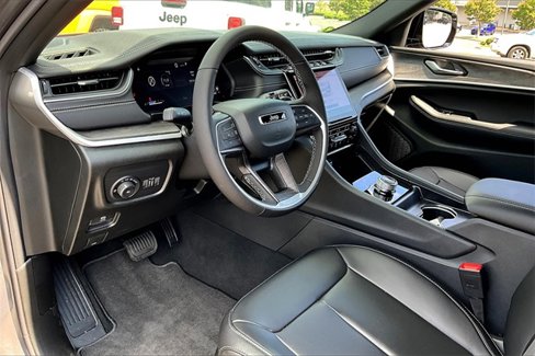 New 2025 Jeep Grand Cherokee Limited image 6