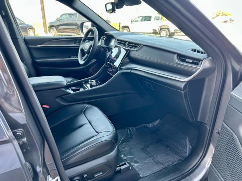 Used 2024 Jeep Grand Cherokee Limited image 15