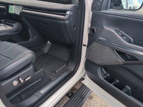 Used 2025 Lincoln Navigator L Reserve w/ Jet Appearance Package image 21