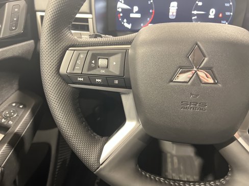 New 2025 Mitsubishi Outlander SEL image 18
