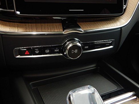 New 2026 Volvo XC60 T8 Ultra w/ Protection Package Premier image 18