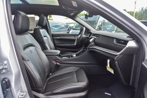 New 2025 Jeep Grand Cherokee L Limited image 9