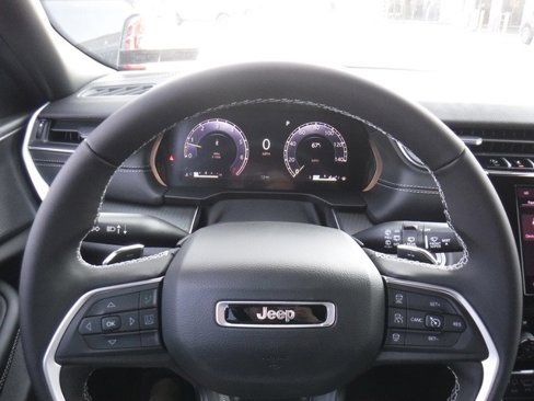 New 2025 Jeep Grand Cherokee L Laredo image 26