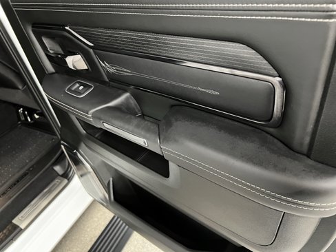 Used 2024 RAM 2500 Limited image 63