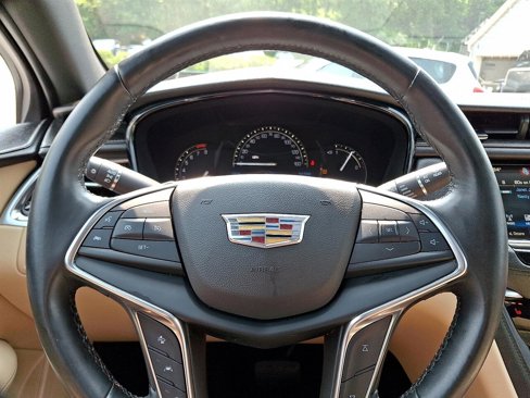 Used 2018 Cadillac XT5 Luxury w/ Driver Awareness Package image 22