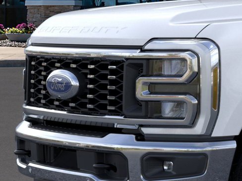 New 2025 Ford F350 4x4 Crew Cab DRW Super Duty image 17