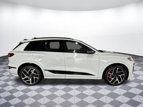 New 2025 Audi SQ6 e-tron Prestige image 8