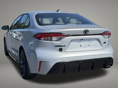 Used 2024 Toyota Corolla SE image 3