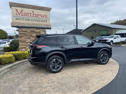Used 2024 Nissan Rogue SV image 5