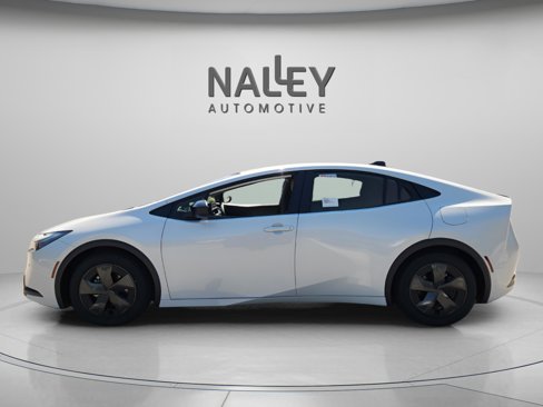 New 2026 Toyota Prius LE image 2