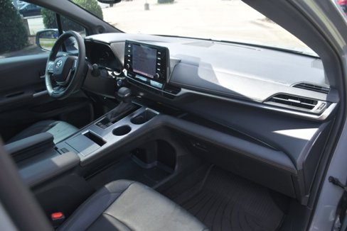 Used 2024 Toyota Sienna XLE Woodland Edition image 13