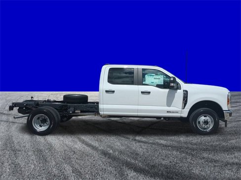 New 2026 Ford F350 4x4 Crew Cab DRW Super Duty image 3