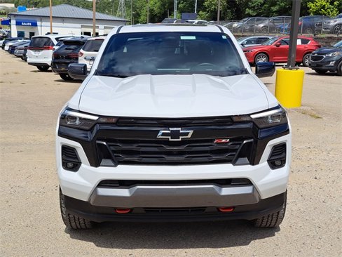 Used 2024 Chevrolet Colorado Z71 w/ Z71 Convenience Package 2 image 8