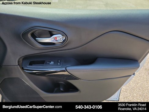 Used 2023 Jeep Cherokee Altitude Lux image 16