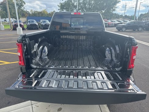 New 2025 RAM 1500 4x4 Crew Cab image 13