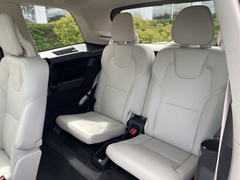 Certified 2025 Volvo XC90 T8 Plus w/ Protection Package Premier image 34