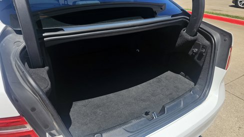Used 2019 Jaguar XE image 19